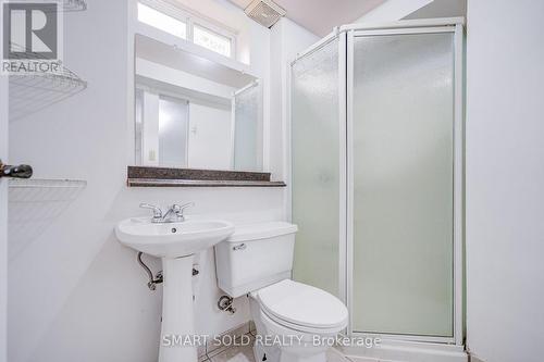 837 Queensbridge Drive, Mississauga, ON - Indoor Photo Showing Bathroom