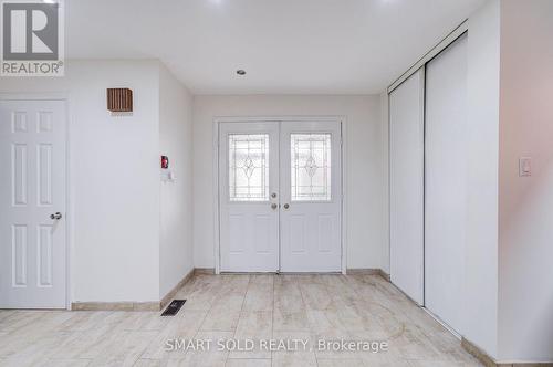 837 Queensbridge Drive, Mississauga, ON - Indoor Photo Showing Other Room