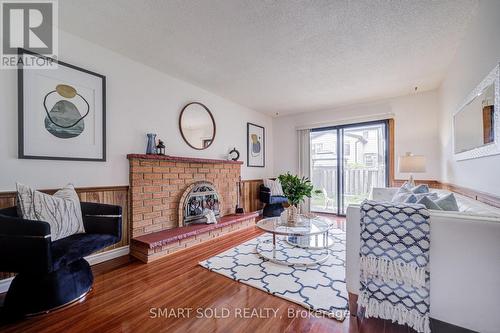 837 Queensbridge Drive, Mississauga, ON - Indoor Photo Showing Living Room With Fireplace