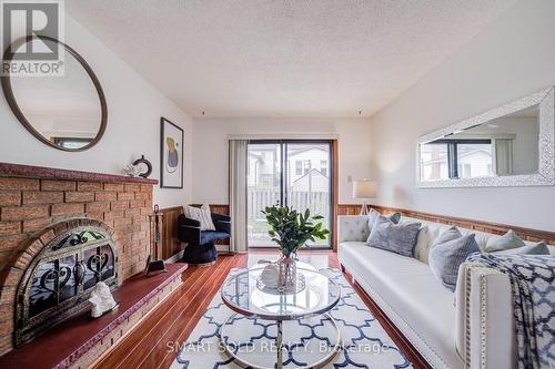 837 Queensbridge Drive, Mississauga, ON - Indoor Photo Showing Living Room With Fireplace