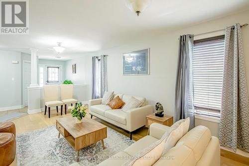3264 Meadowgate Boulevard, London South, ON - Indoor Photo Showing Living Room