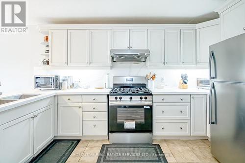 3264 Meadowgate Boulevard, London South, ON - Indoor Photo Showing Kitchen