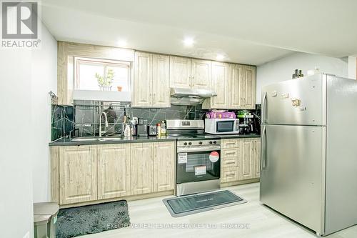 3264 Meadowgate Boulevard, London South, ON - Indoor Photo Showing Kitchen