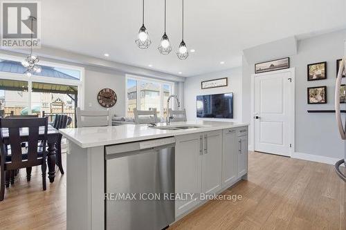 3053 Heardcreek Trail, London North (North S), ON - Indoor Photo Showing Kitchen