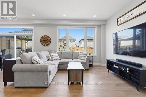 3053 Heardcreek Trail, London North (North S), ON - Indoor Photo Showing Living Room