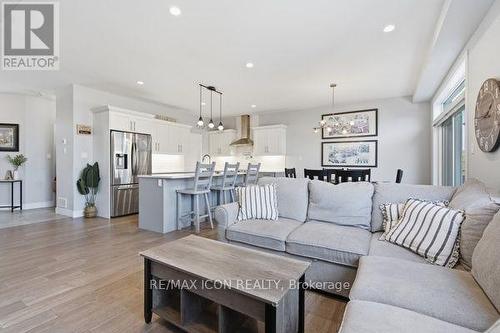 3053 Heardcreek Trail, London North (North S), ON - Indoor Photo Showing Living Room