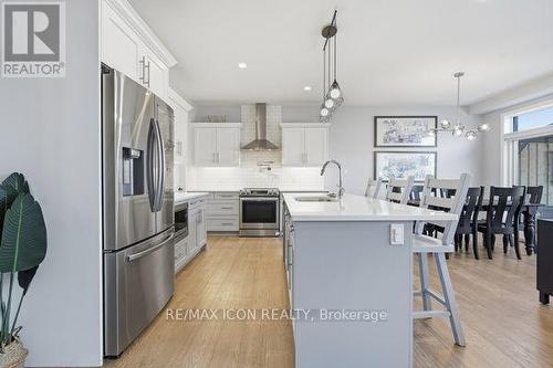 3053 Heardcreek Trail, London North (North S), ON - Indoor Photo Showing Kitchen With Upgraded Kitchen