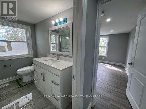 2505 Stevensville Road, Fort Erie (Stevensville), ON - Indoor Photo Showing Bathroom