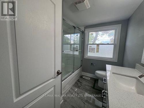 2505 Stevensville Road, Fort Erie (Stevensville), ON - Indoor Photo Showing Bathroom