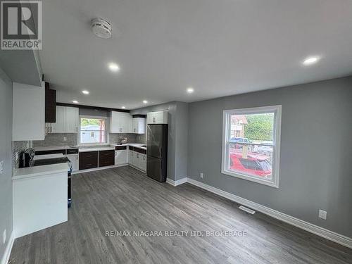 2505 Stevensville Road, Fort Erie (Stevensville), ON - Indoor Photo Showing Kitchen