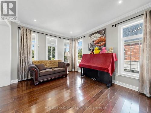 36 Oliver'S Mill Road, Springwater, ON - Indoor Photo Showing Living Room