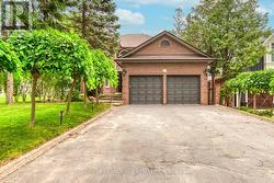 67 CUDMORE ROAD Oakville, ON L6L 2Y4