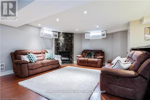 2384 PARKGLEN AVENUE , Oakville, Ontario L6M 4Y5 3
