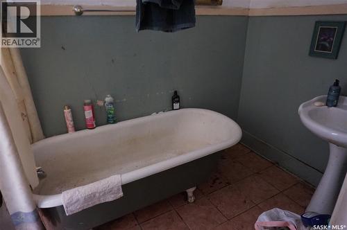 3 Angus Crescent, Regina, SK - Indoor Photo Showing Bathroom