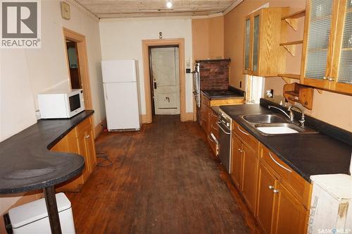 3 Angus Crescent, Regina, SK - Indoor Photo Showing Kitchen With Double Sink
