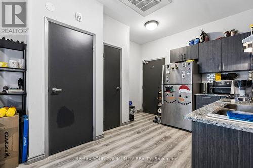 F115 - 275 Larch Street, Waterloo, ON - Indoor Photo Showing Kitchen