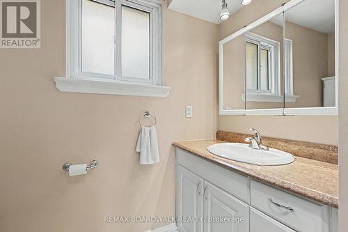 Main Level Full Bath - 329 Pintail Terrace, Ottawa, ON - Indoor Photo Showing Bathroom