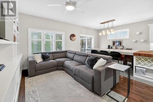 22 Riesling Drive, Niagara-On-The-Lake (Virgil), ON - Indoor Photo Showing Living Room