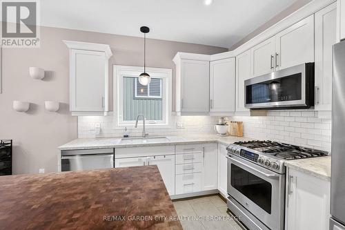 22 Riesling Drive, Niagara-On-The-Lake (Virgil), ON - Indoor Photo Showing Kitchen With Upgraded Kitchen