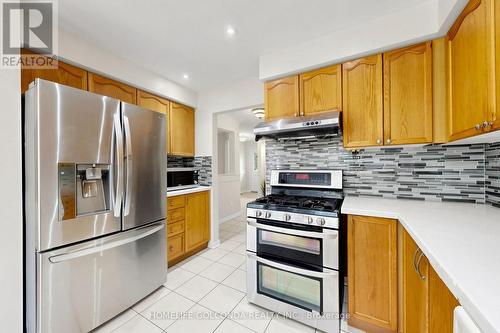 933 Glenbourne Court, Oshawa, ON - Indoor Photo Showing Kitchen