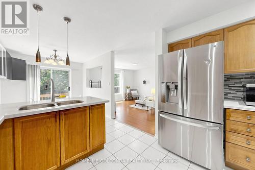 933 Glenbourne Court, Oshawa, ON - Indoor Photo Showing Kitchen With Double Sink