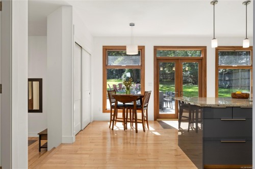 7817 Superior Rd, Lantzville, BC 