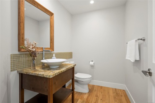 7817 Superior Rd, Lantzville, BC 
