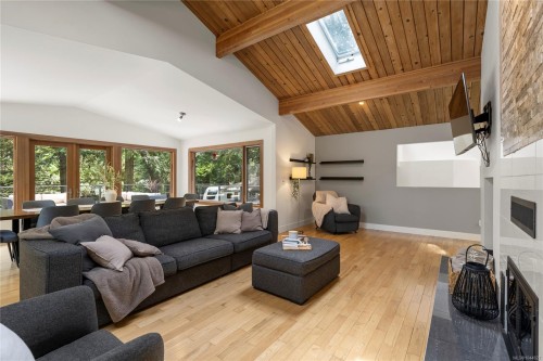 7817 Superior Rd, Lantzville, BC 