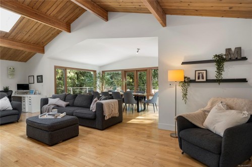 7817 Superior Rd, Lantzville, BC 