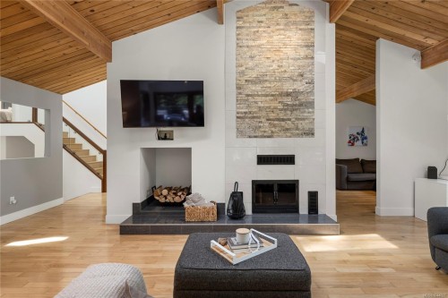 7817 Superior Rd, Lantzville, BC 