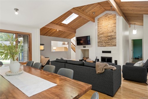 7817 Superior Rd, Lantzville, BC 