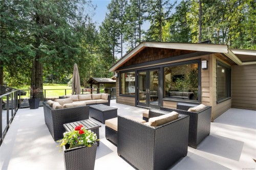 7817 Superior Rd, Lantzville, BC 