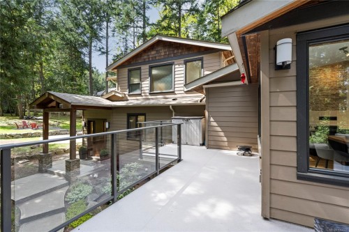 7817 Superior Rd, Lantzville, BC 