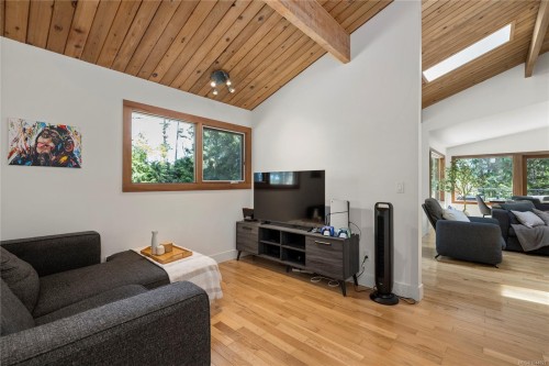 7817 Superior Rd, Lantzville, BC 