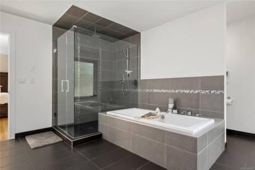 7817 Superior Rd, Lantzville, BC 