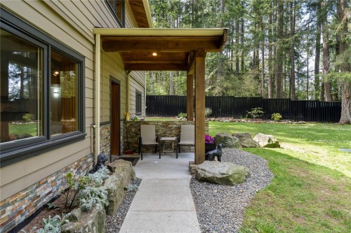 7817 Superior Rd, Lantzville, BC 