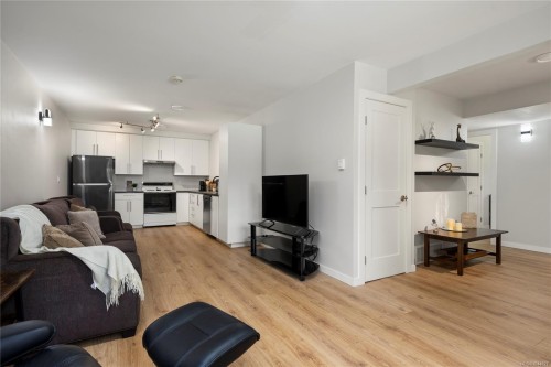 7817 Superior Rd, Lantzville, BC 