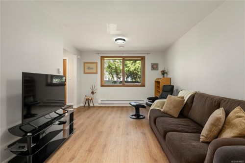 7817 Superior Rd, Lantzville, BC 