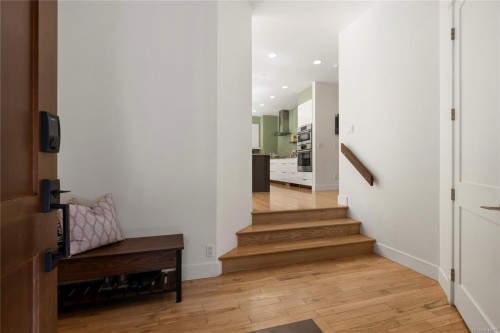 7817 Superior Rd, Lantzville, BC 