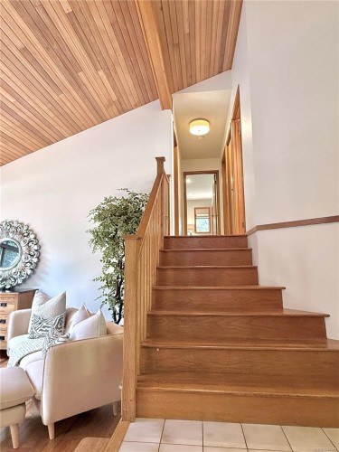 1015 Kentwood Pl, Saanich, BC 