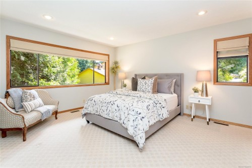 1015 Kentwood Pl, Saanich, BC 