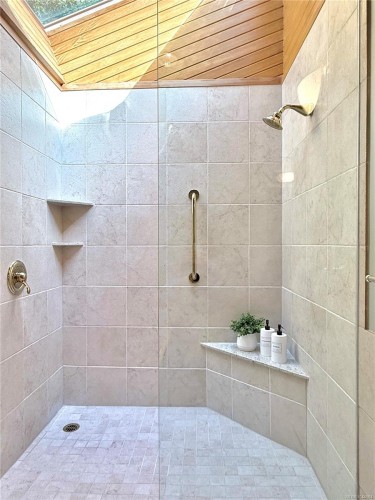 1015 Kentwood Pl, Saanich, BC 