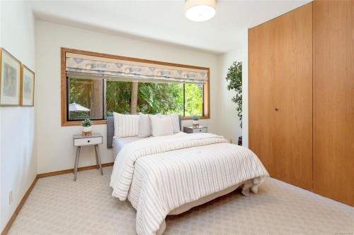 1015 Kentwood Pl, Saanich, BC 