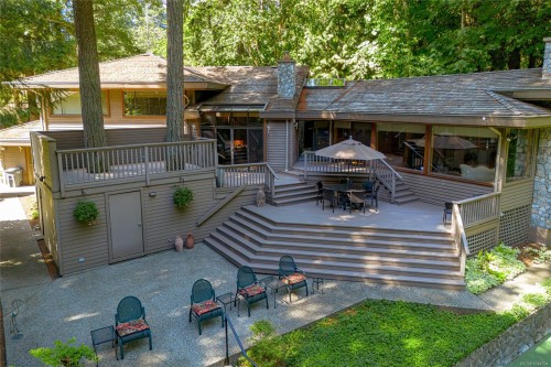 1015 Kentwood Pl, Saanich, BC 