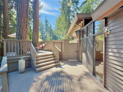 1015 Kentwood Pl, Saanich, BC 