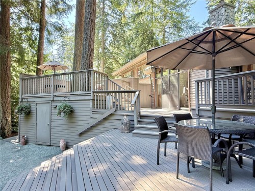 1015 Kentwood Pl, Saanich, BC 