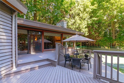 1015 Kentwood Pl, Saanich, BC 