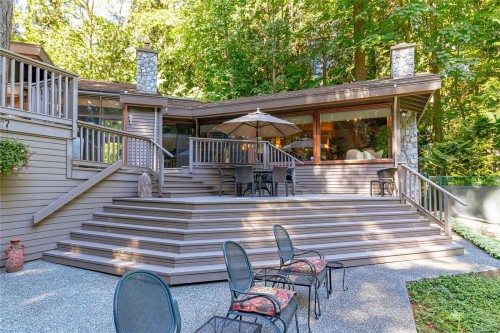 1015 Kentwood Pl, Saanich, BC 