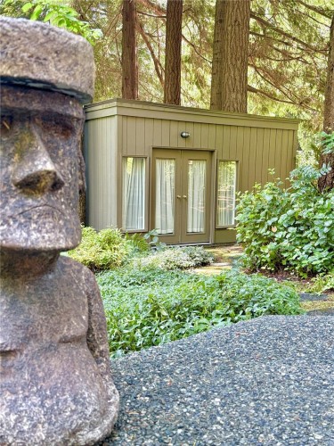 1015 Kentwood Pl, Saanich, BC 