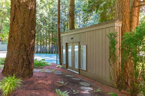 1015 Kentwood Pl, Saanich, BC 